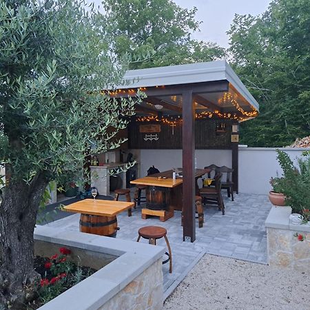 Apartmani Grgic On The Adress Branka Fucica 96 Malinska Luaran gambar