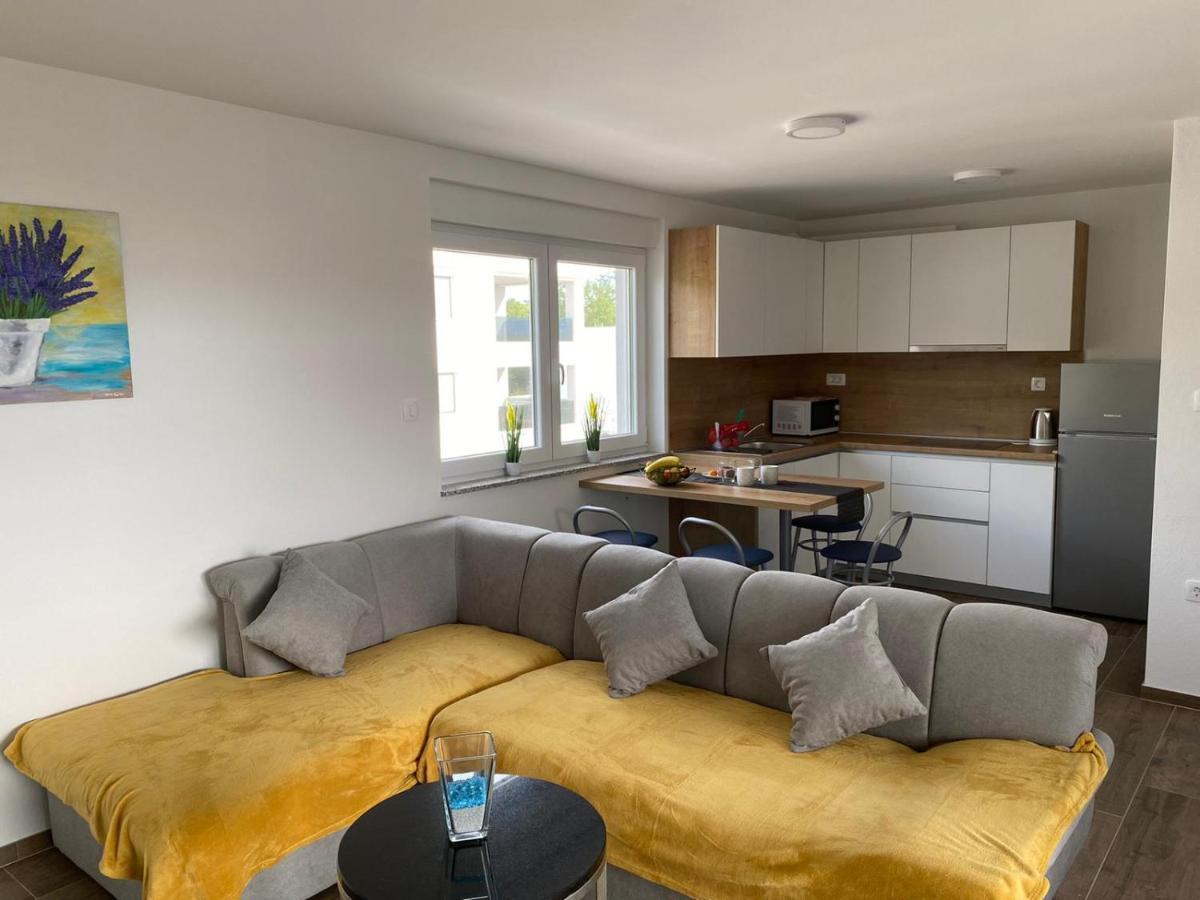Apartmani Grgic On The Adress Branka Fucica 96 Malinska Luaran gambar
