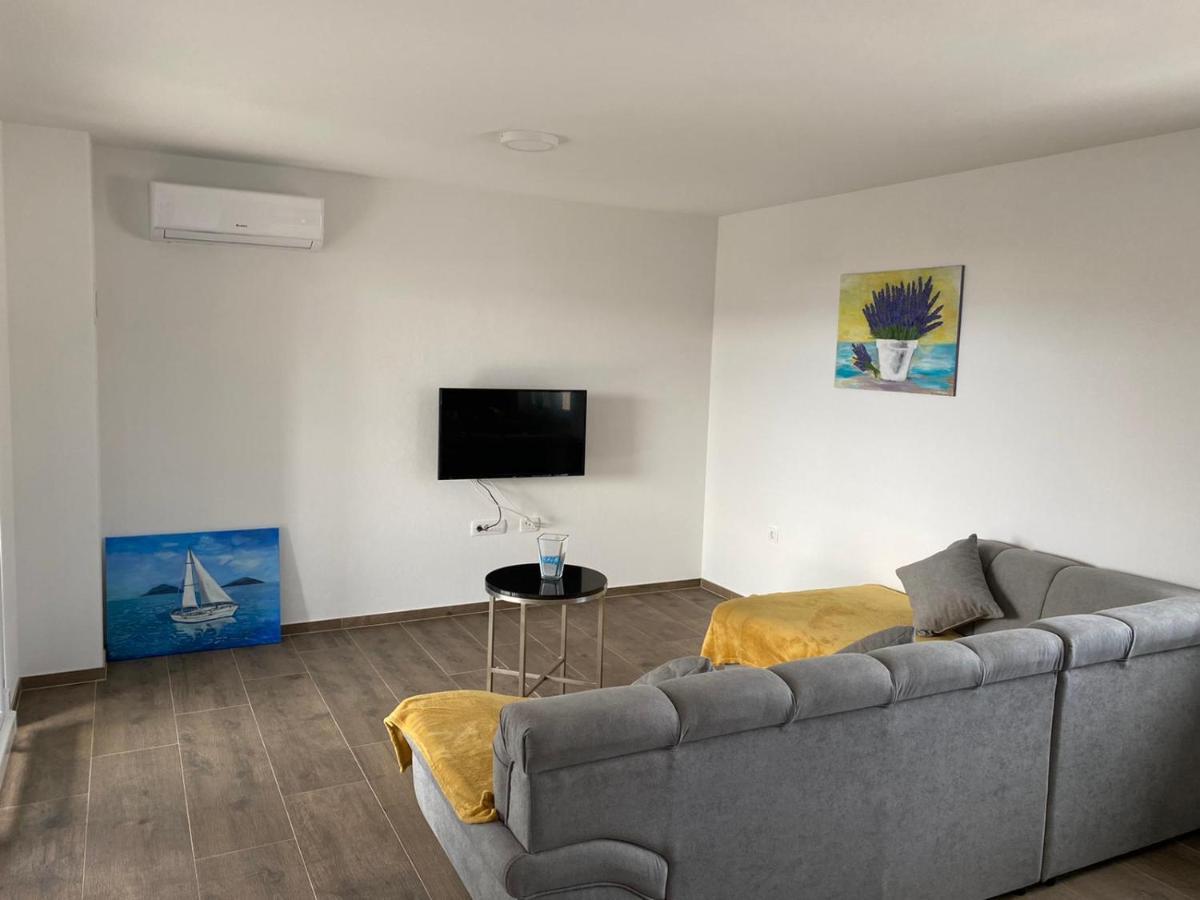 Apartmani Grgic On The Adress Branka Fucica 96 Malinska Luaran gambar