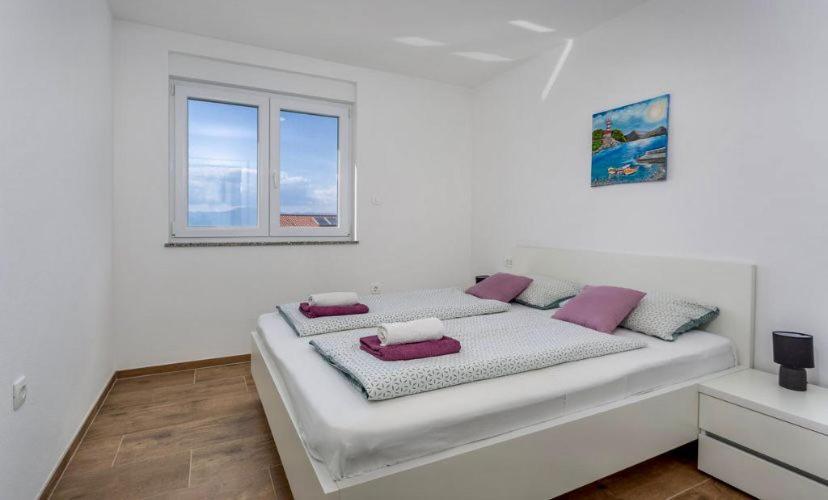 Apartmani Grgic On The Adress Branka Fucica 96 Malinska Luaran gambar