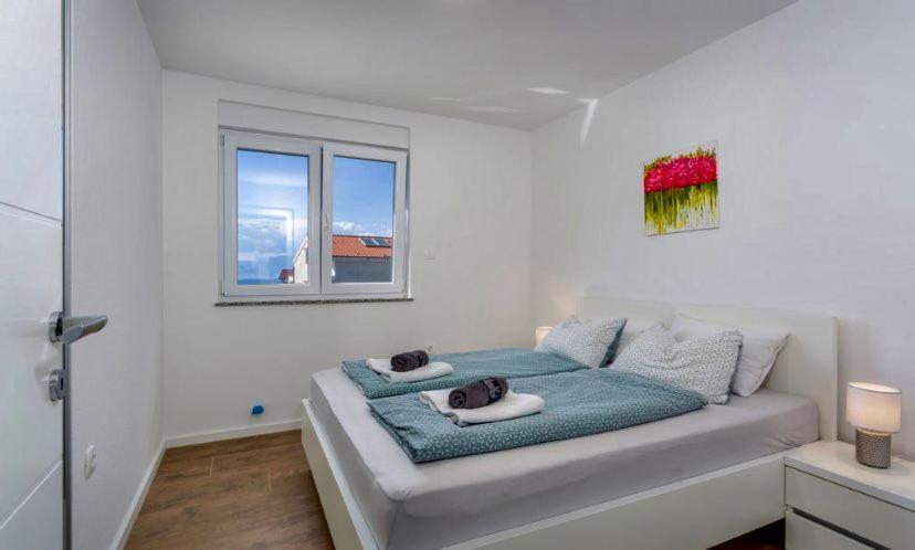 Apartmani Grgic On The Adress Branka Fucica 96 Malinska Luaran gambar