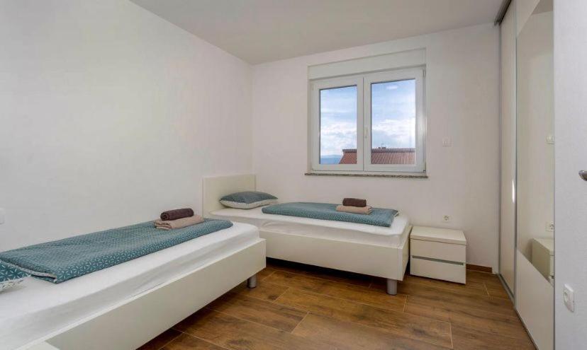 Apartmani Grgic On The Adress Branka Fucica 96 Malinska Luaran gambar