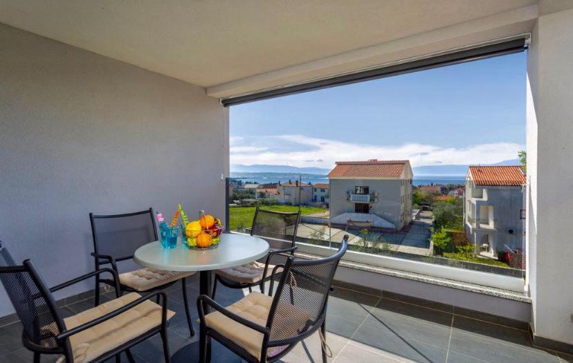 Apartmani Grgic On The Adress Branka Fucica 96 Malinska Luaran gambar
