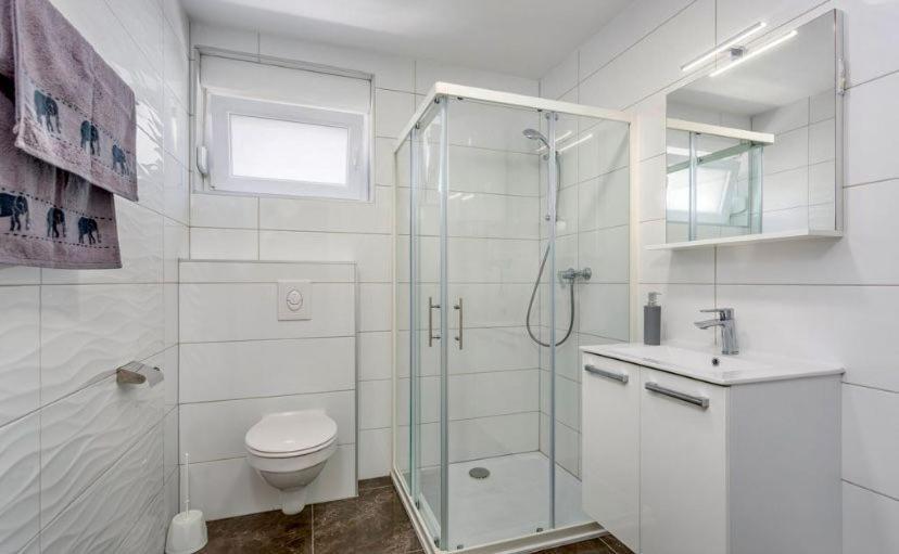 Apartmani Grgic On The Adress Branka Fucica 96 Malinska Luaran gambar