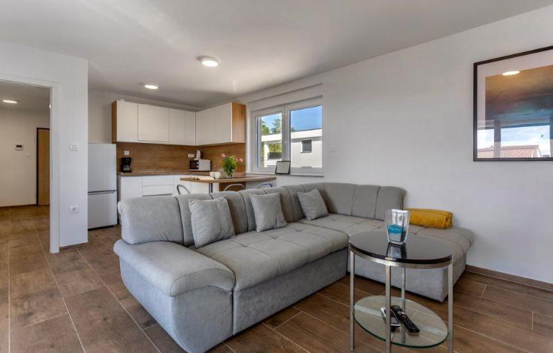 Apartmani Grgic On The Adress Branka Fucica 96 Malinska Luaran gambar