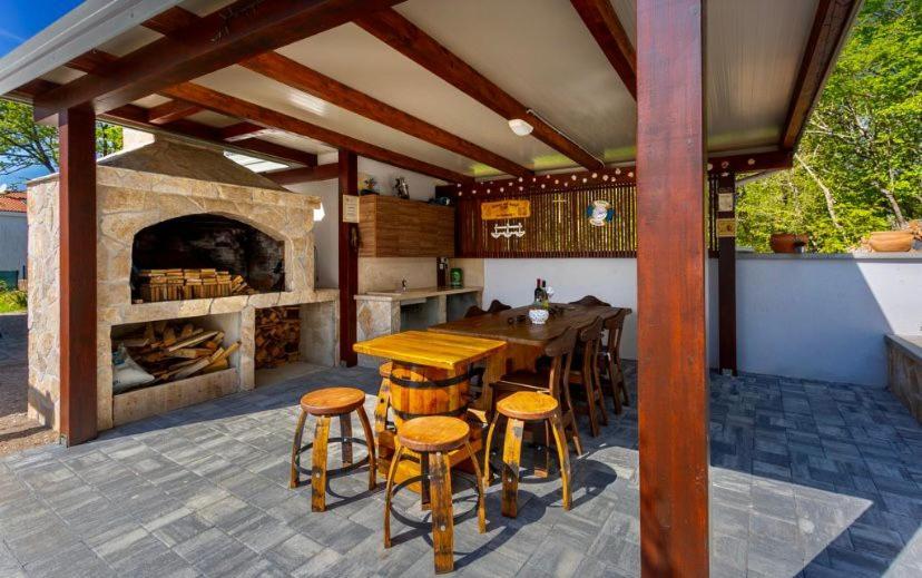 Apartmani Grgic On The Adress Branka Fucica 96 Malinska Luaran gambar